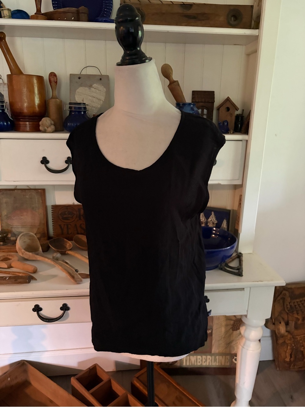 MinkPinkBlack Sleeveless V-Neck Women's Blouse